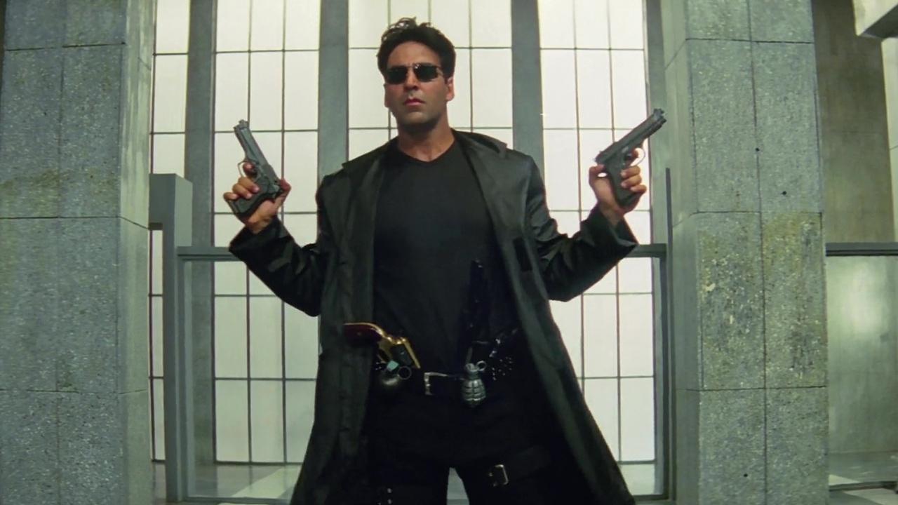 Awara Paagal Deewana Background