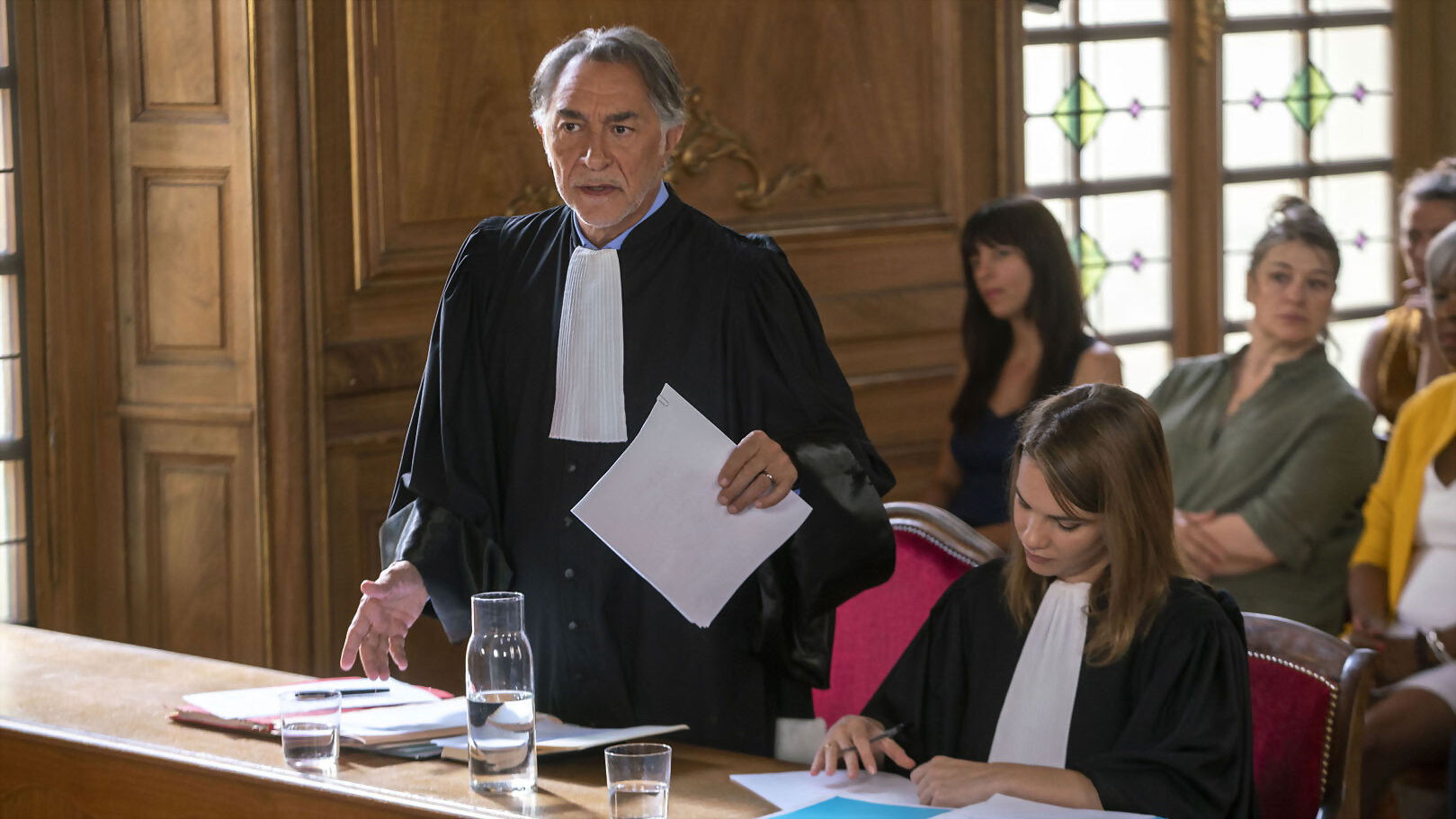 La loi de Damien, l'égal des dieux Background