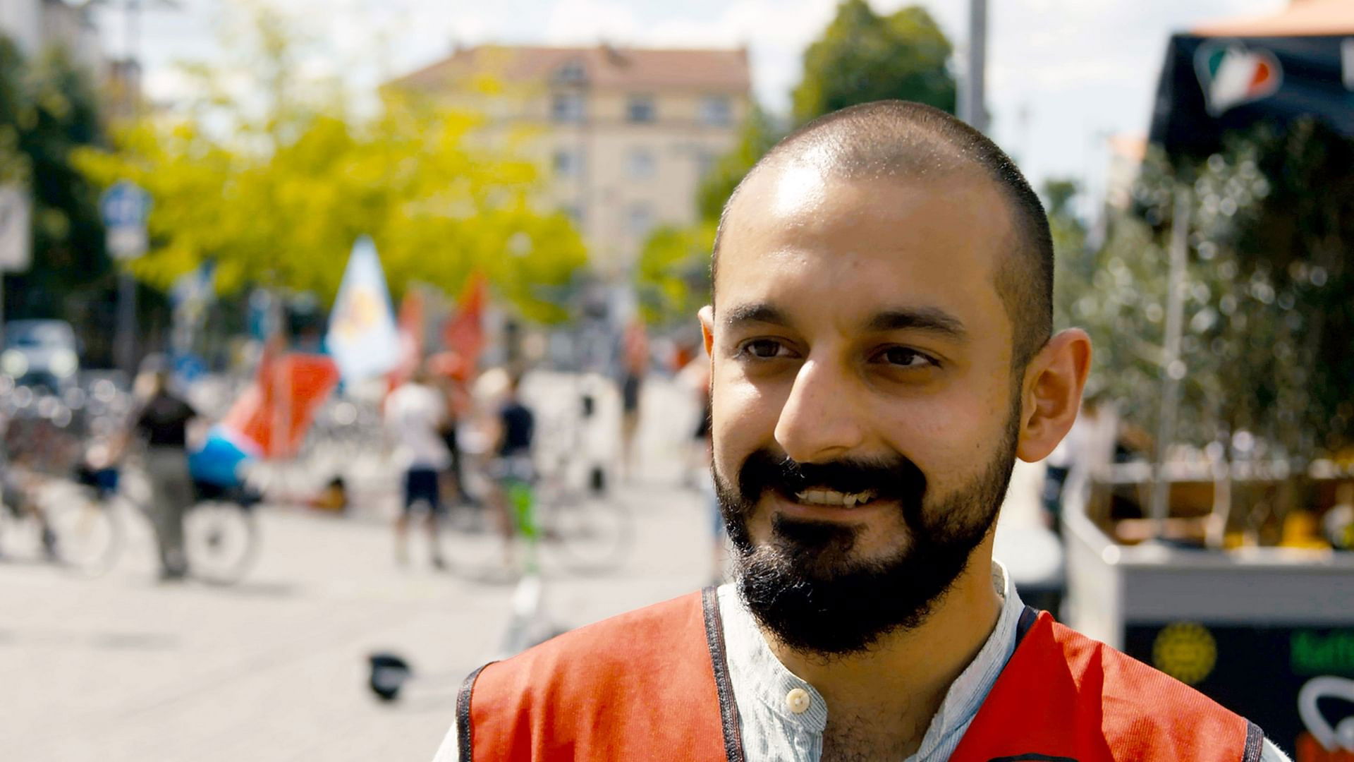 Working But Poor - The Middle Class in Crisis Background