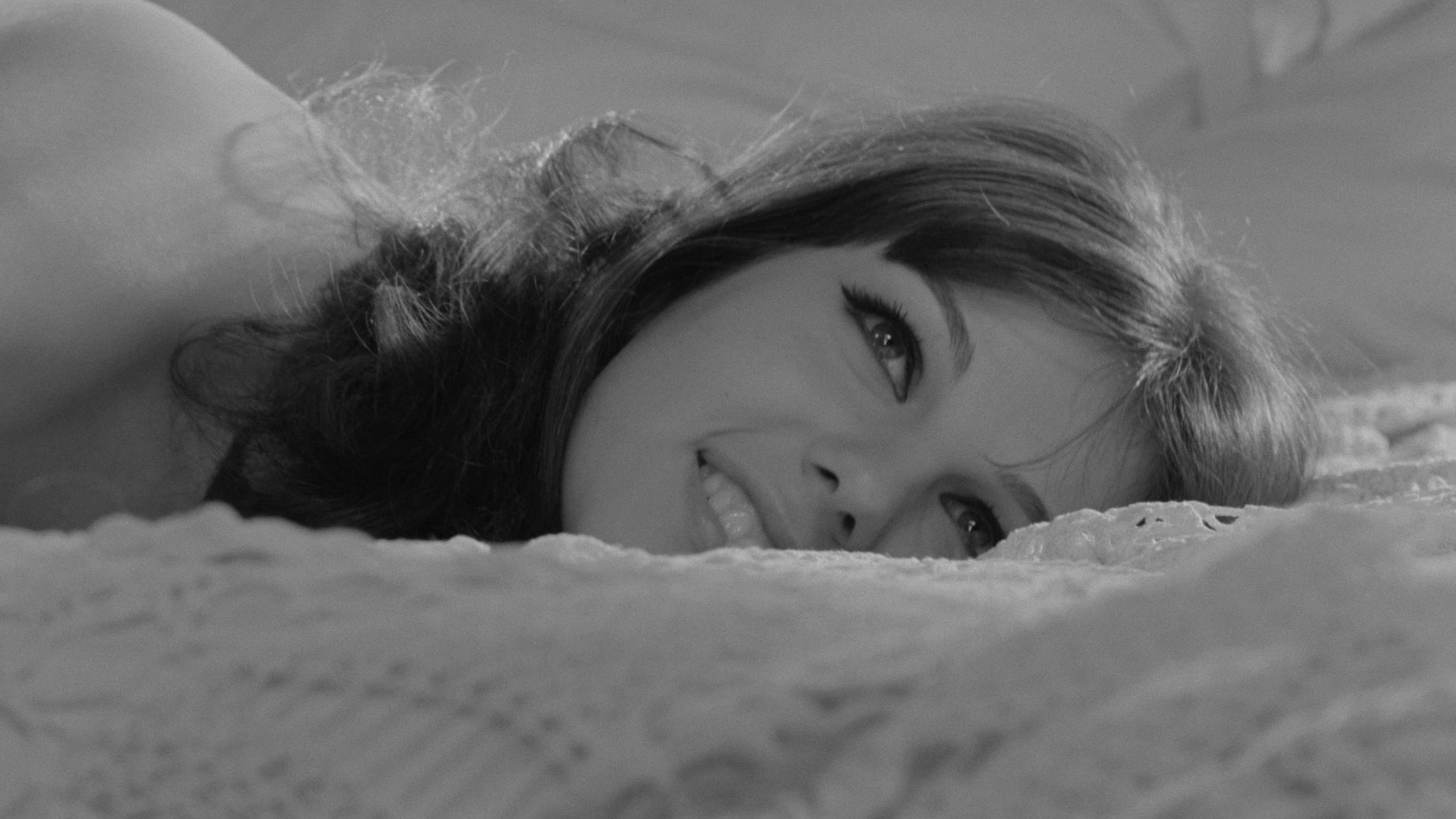 I Knew Her Well Background