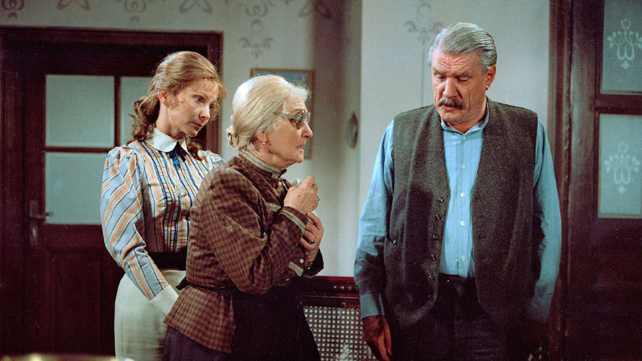 Nebožtíci na bále Background