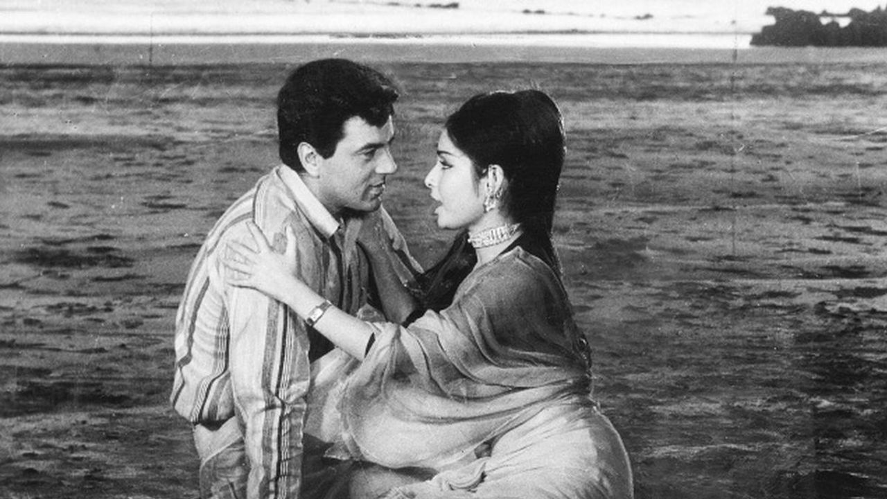 Jeevan Mrityu Background