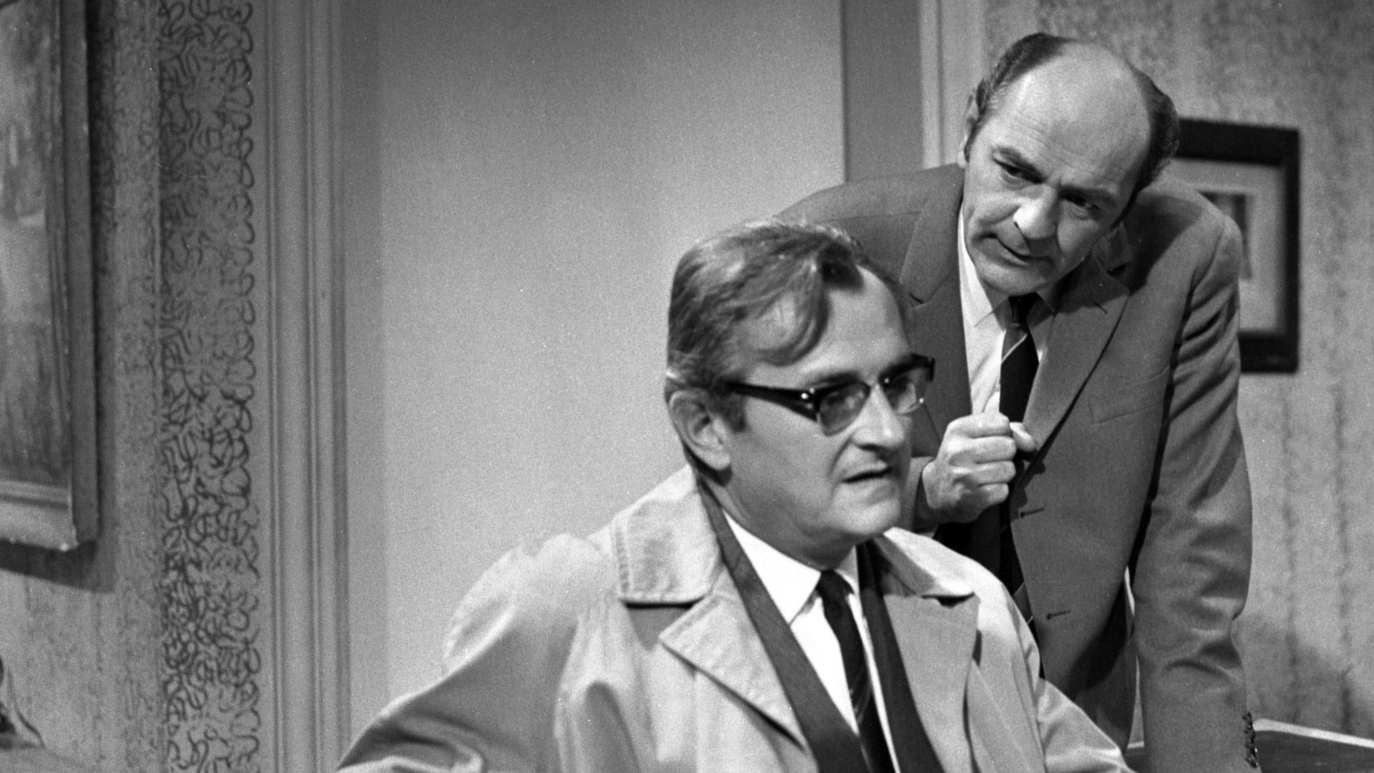 Hořké pivo, sladký likér Background