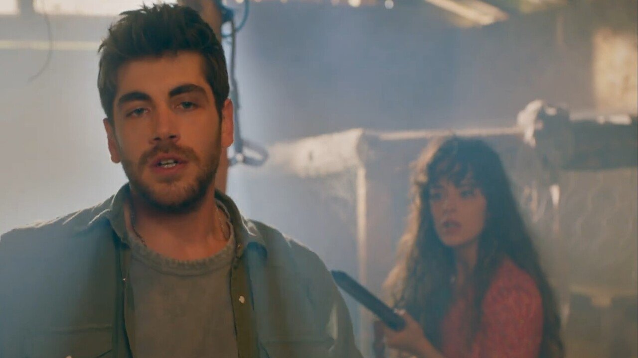 I Will Not Give You to The Hands Background