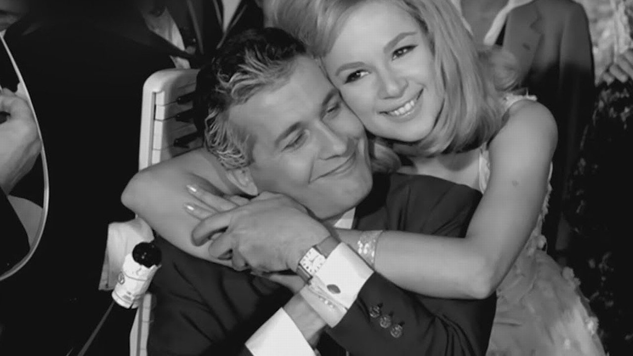 Throbs at the Desk Background