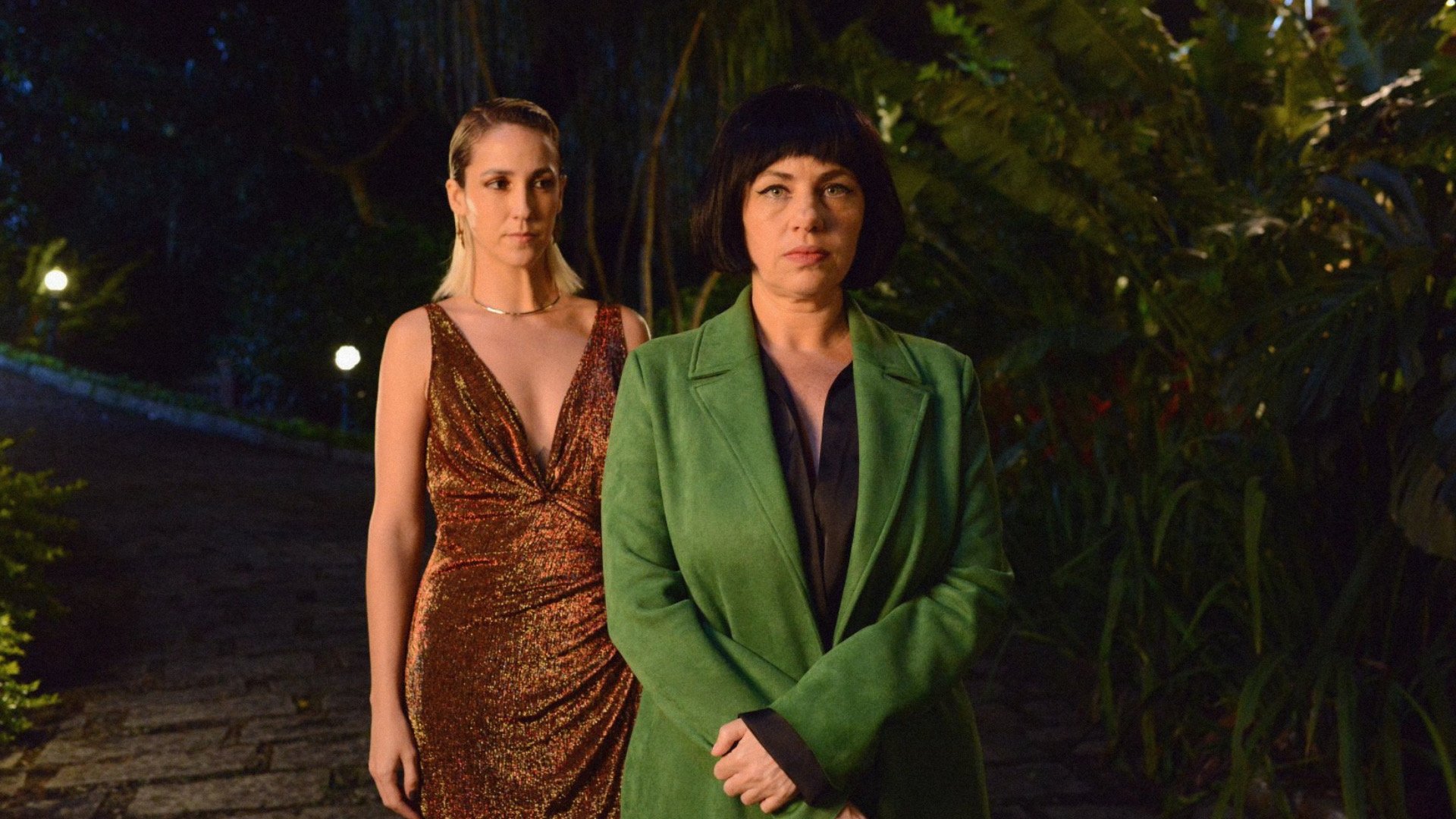 A Vilã das Nove Background