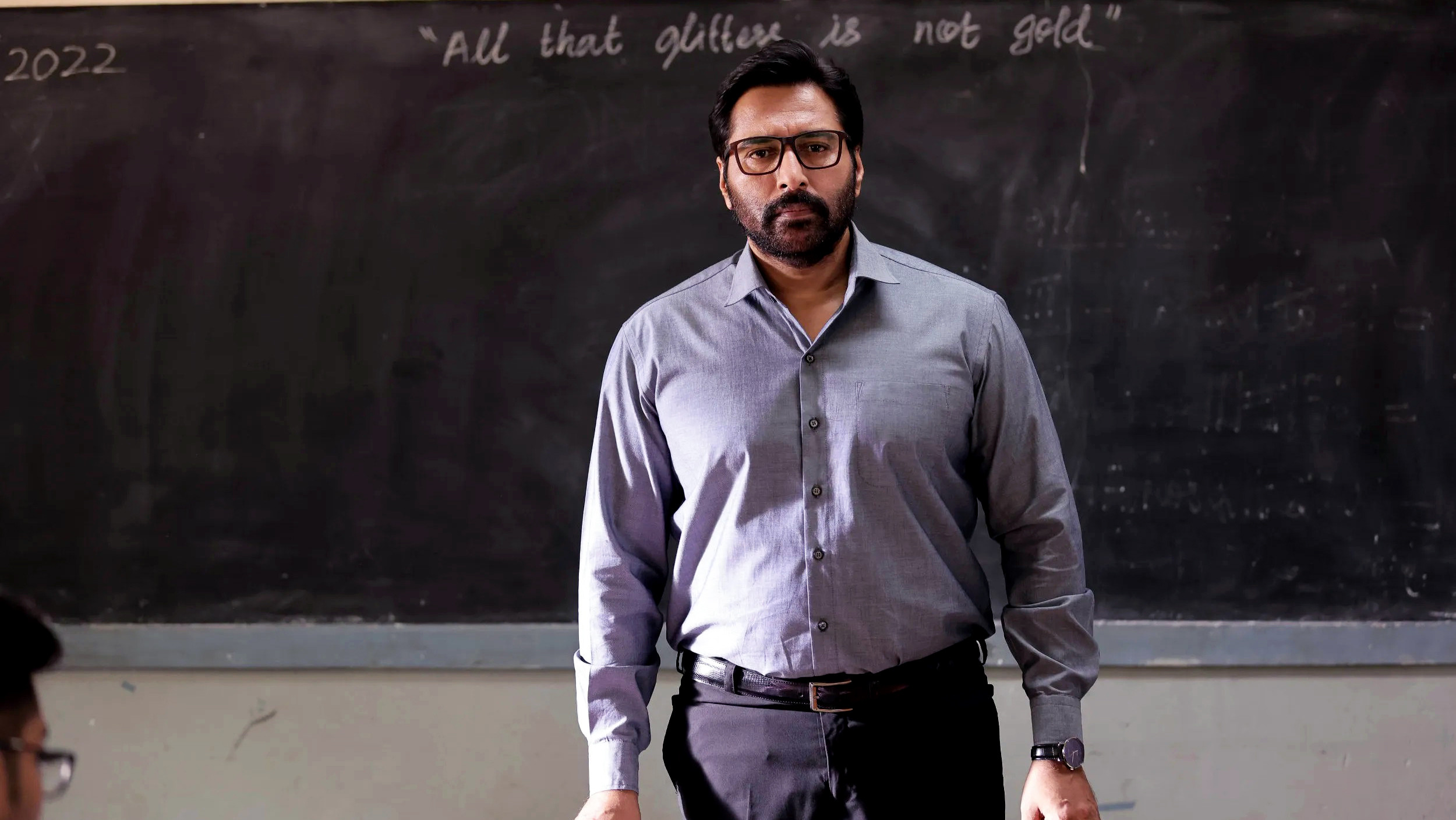 Nirangal Moondru Background