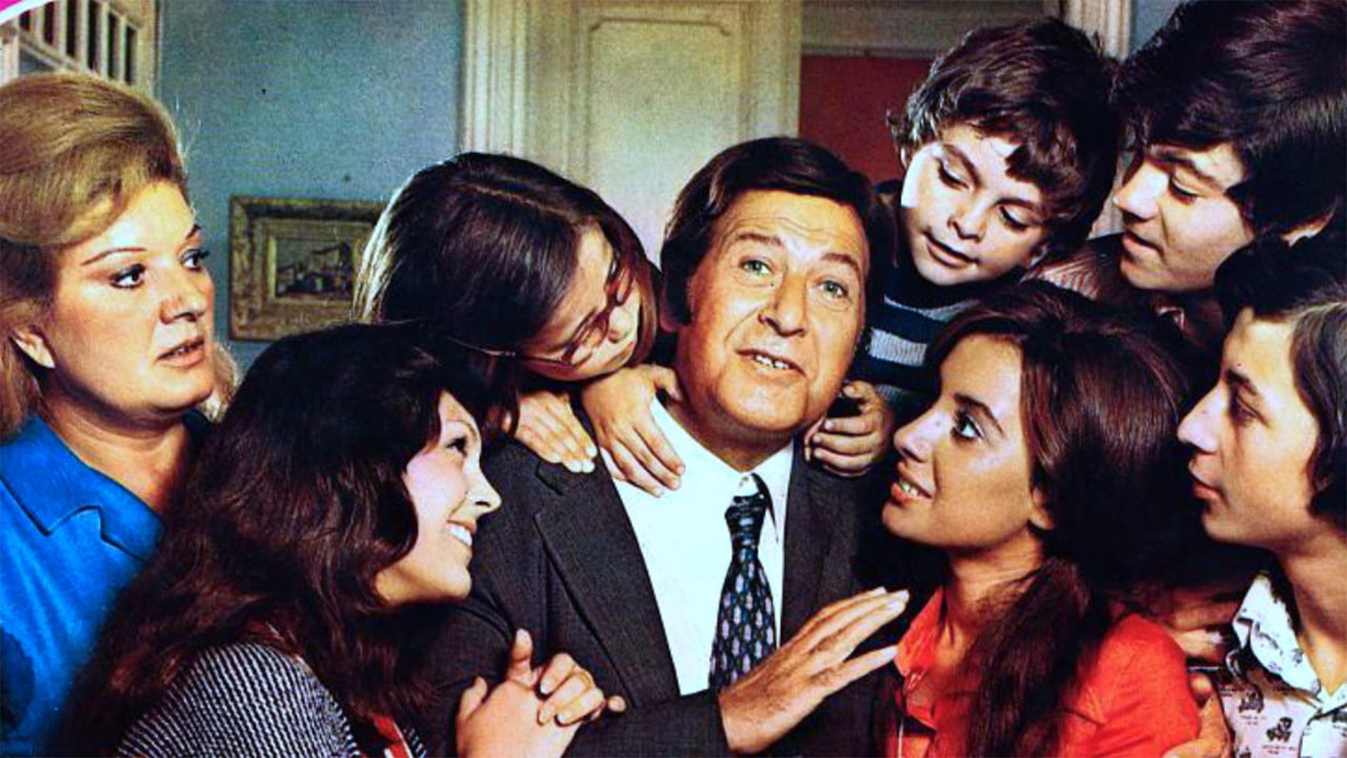 Yedi Evlat İki Damat Background