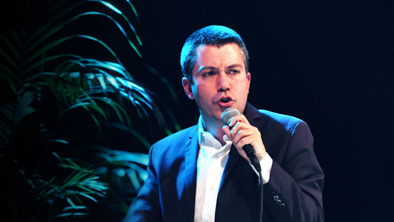 Saverio Raimondo: Il Satiro Parlante Background