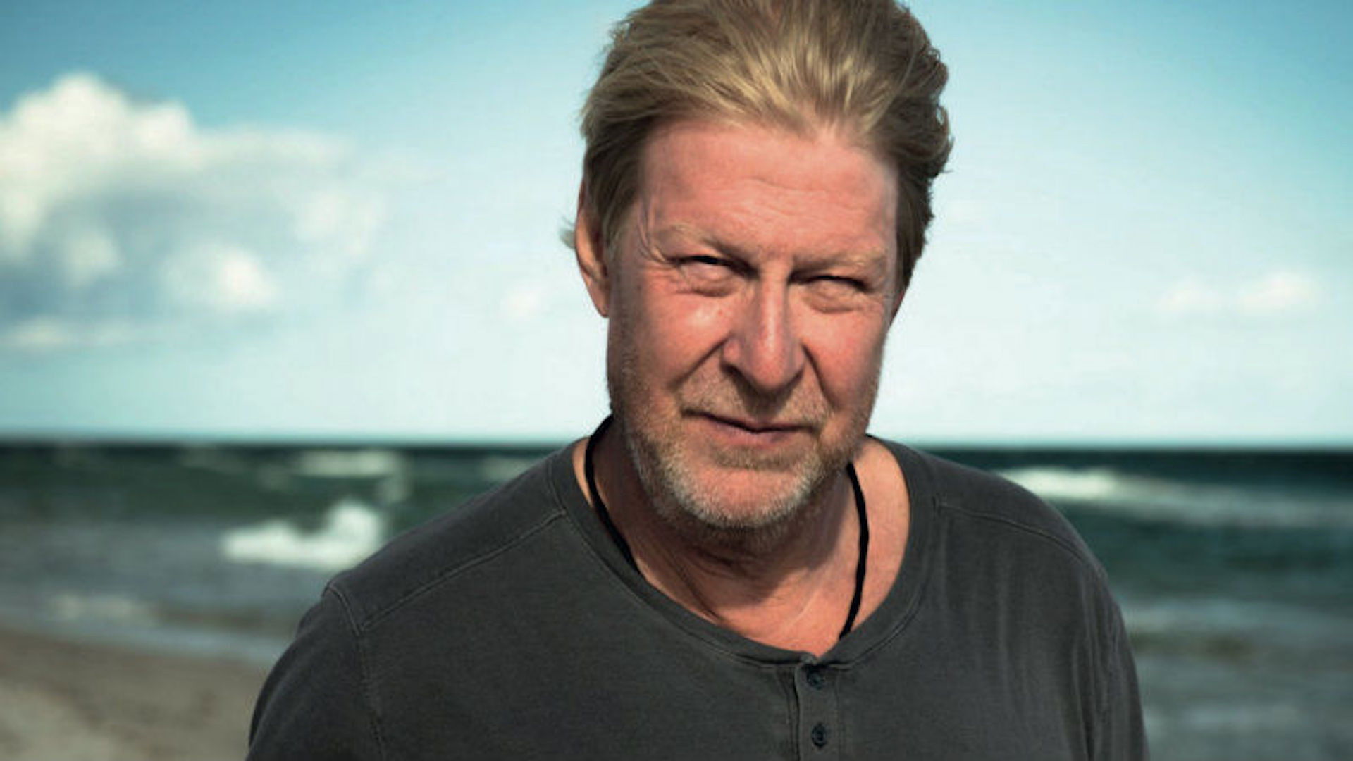 Rolf Lassgård – Ett Porträtt Background