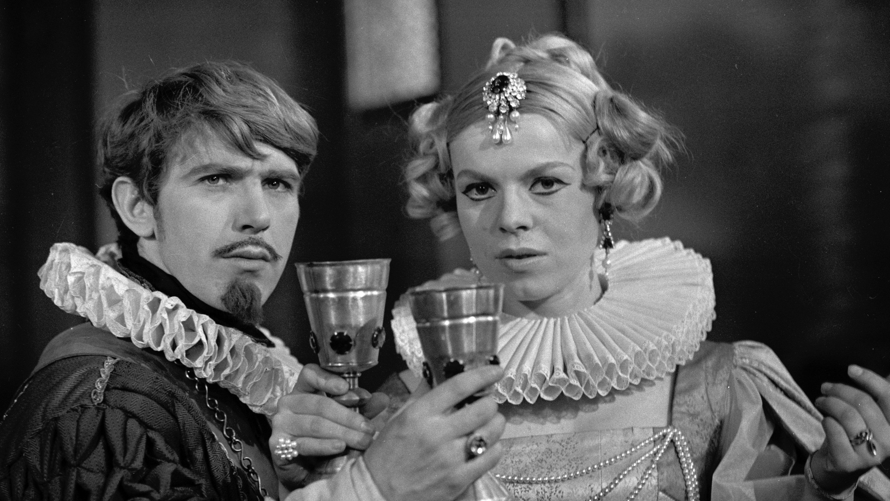 Píseň pro Rudolfa III. Background