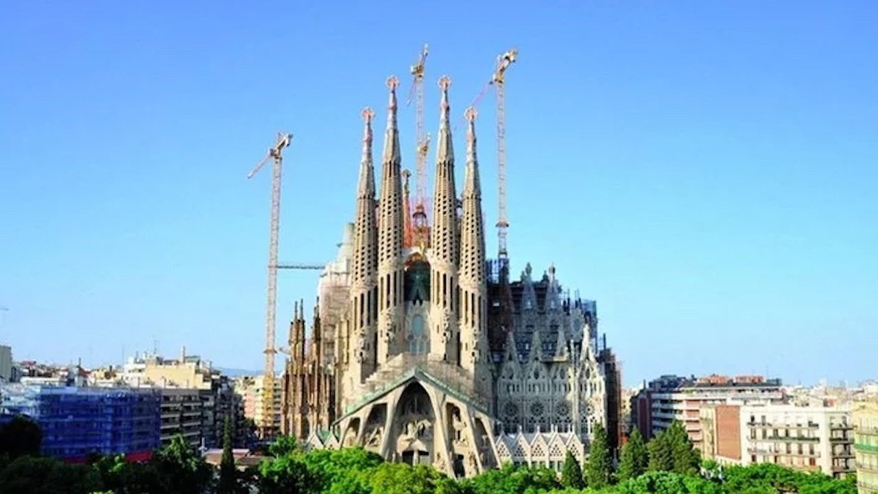 SAGRADA: El misteri de la creació Background