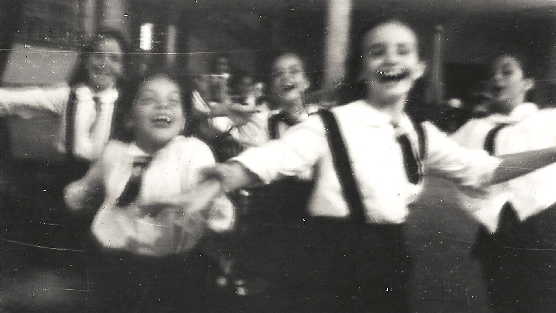 Amaro: O Colégio da Memória Background