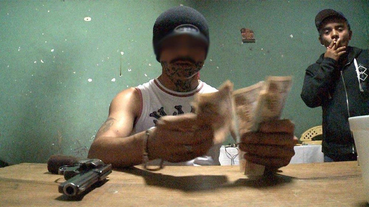 Maras : au coeur du gang le plus violent de la planète Background