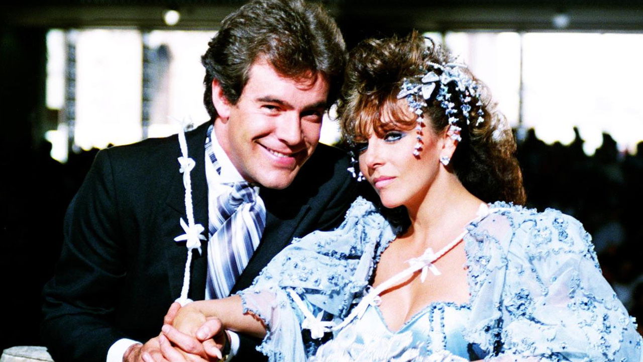 Rosa Salvaje Background