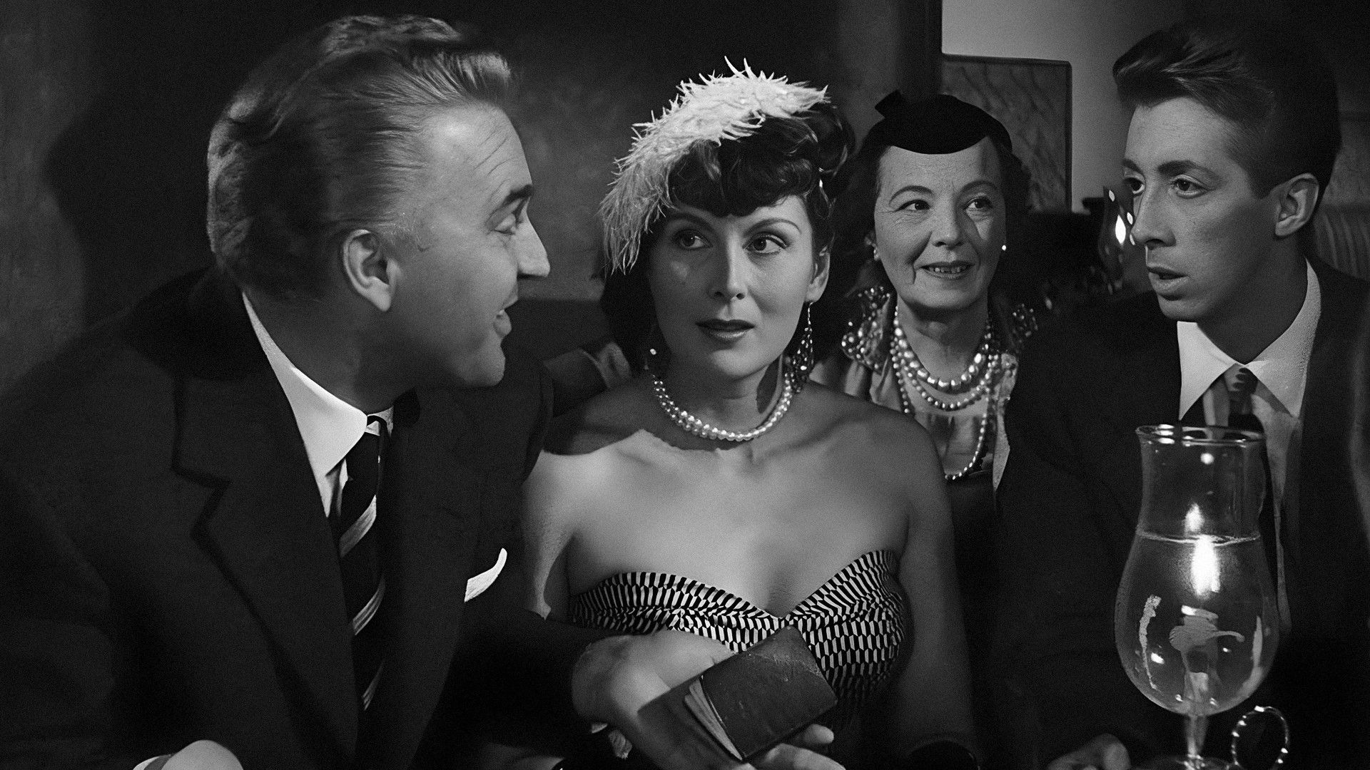 The Swindlers Background