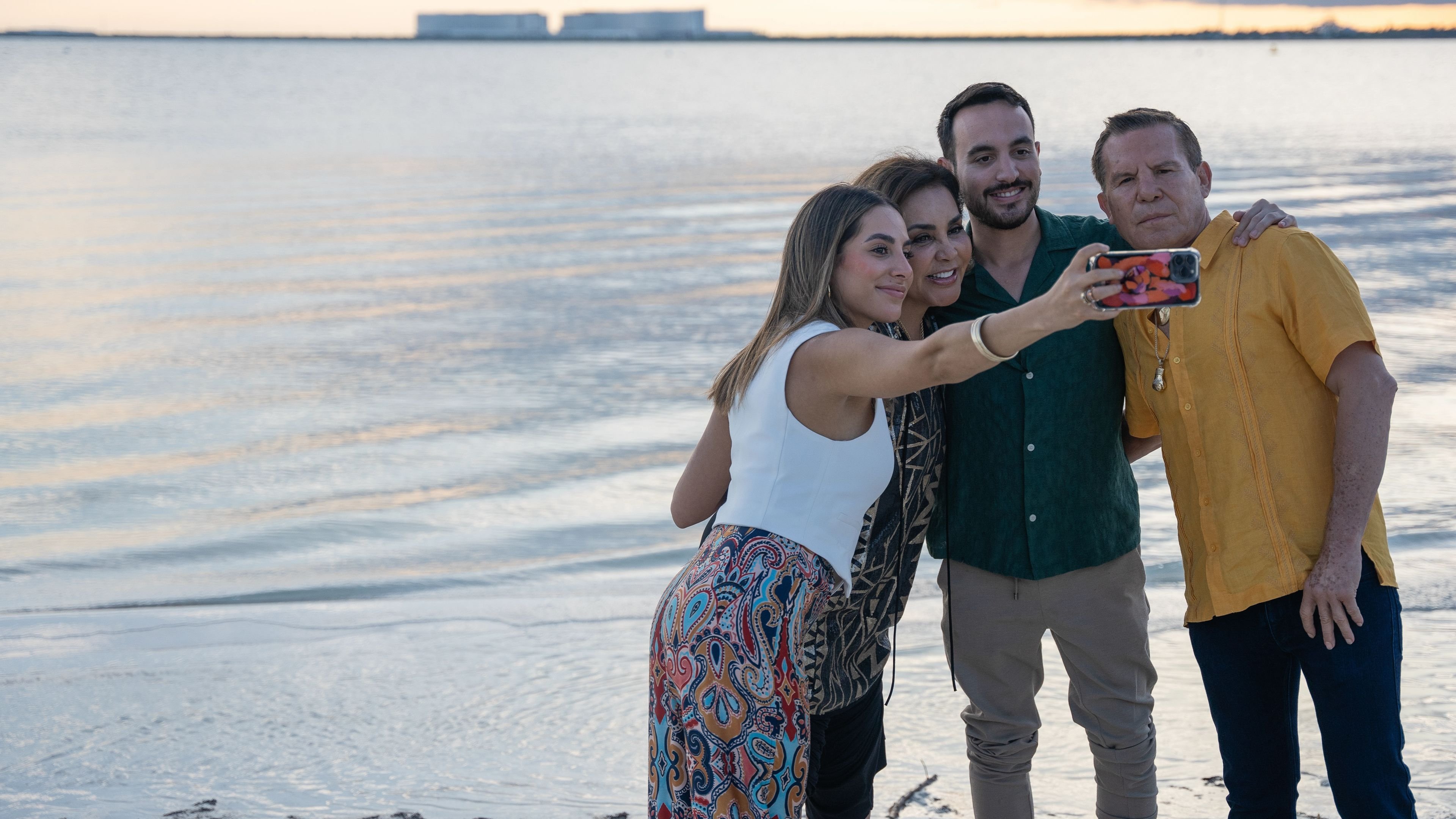 Los Chávez Background