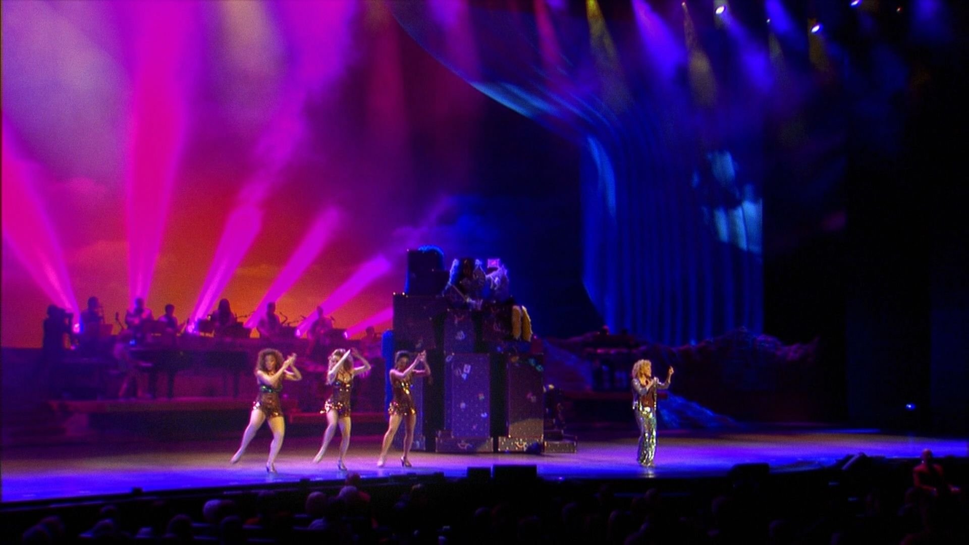 Bette Midler: The Showgirl Must Go On Background