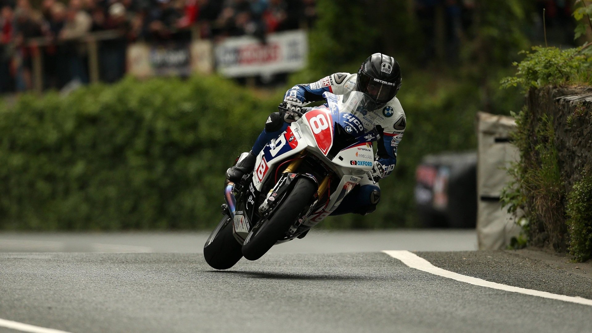 Isle Of Man TT: 2016 Review Background