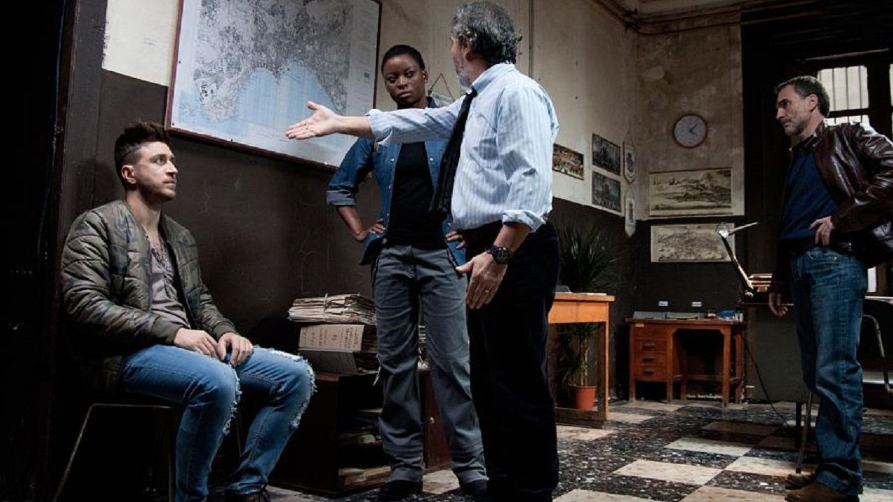 Song'e Napule Background