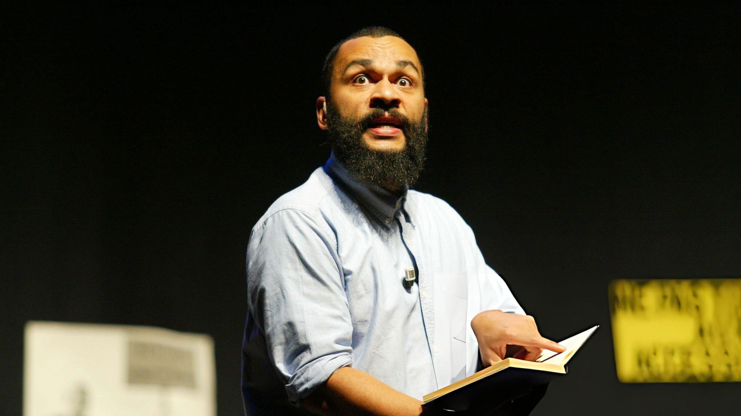 Dieudonné - Le Divorce de Patrick Background