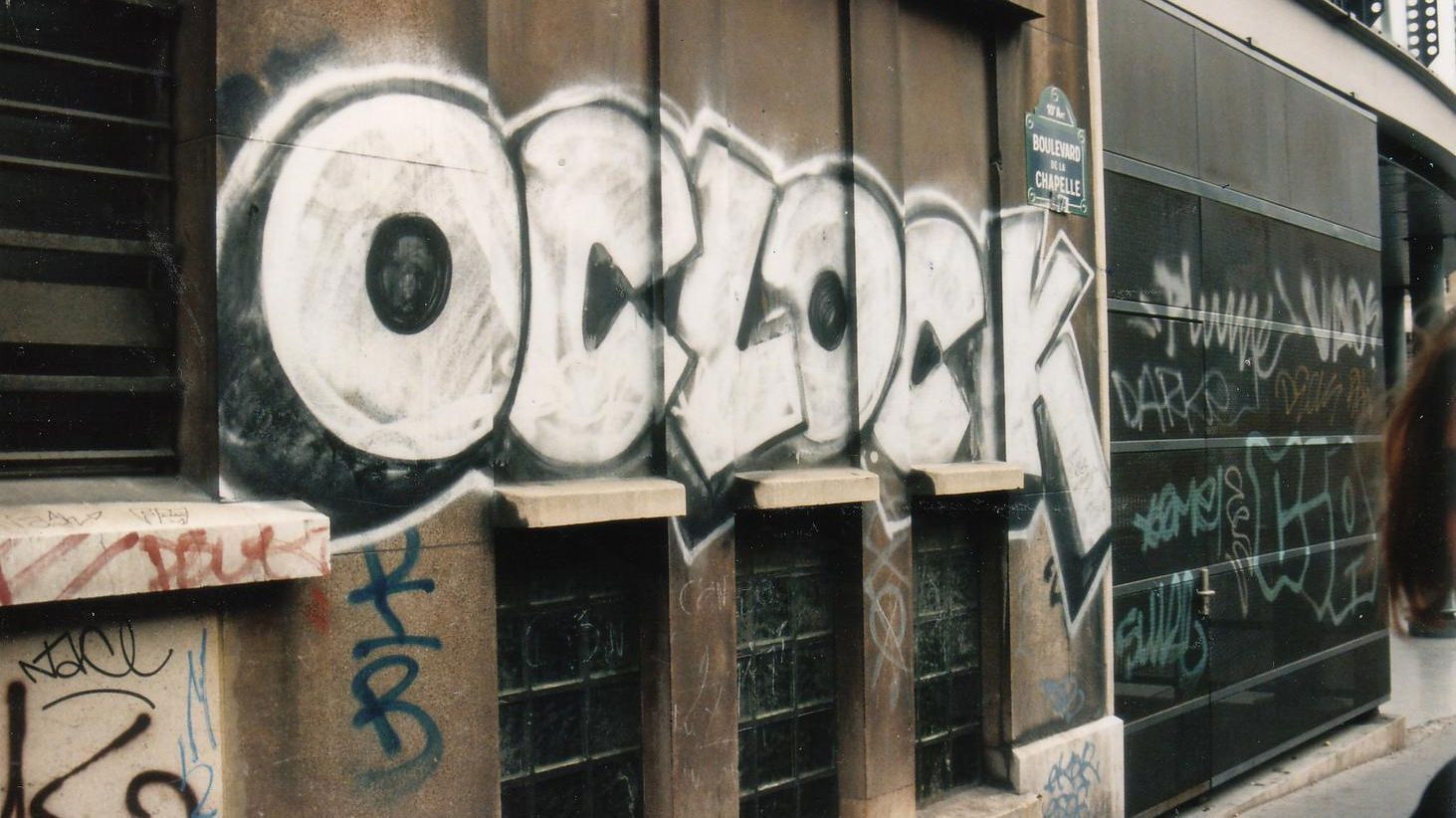 Writers : 1983-2003, 20 ans de graffiti à Paris Background