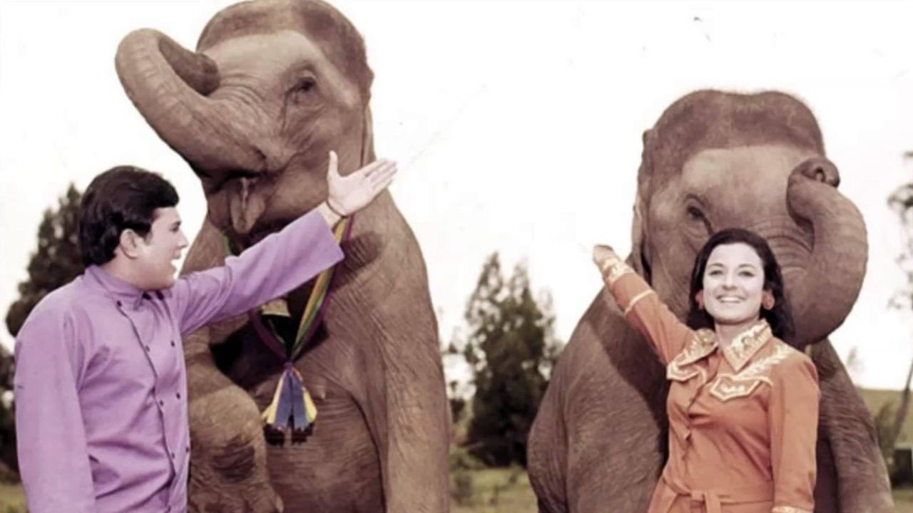 Haathi Mere Saathi Background