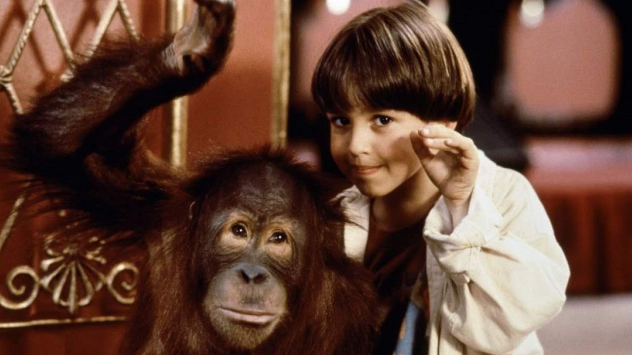 Dunston Checks In Background