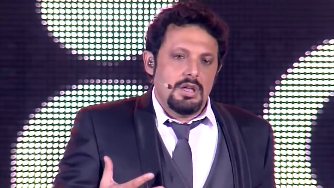 Enrico Brignano: Tutto suo padre Background