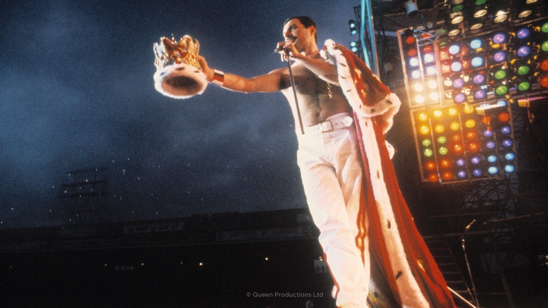 Queen: Live at Wembley Stadium Background