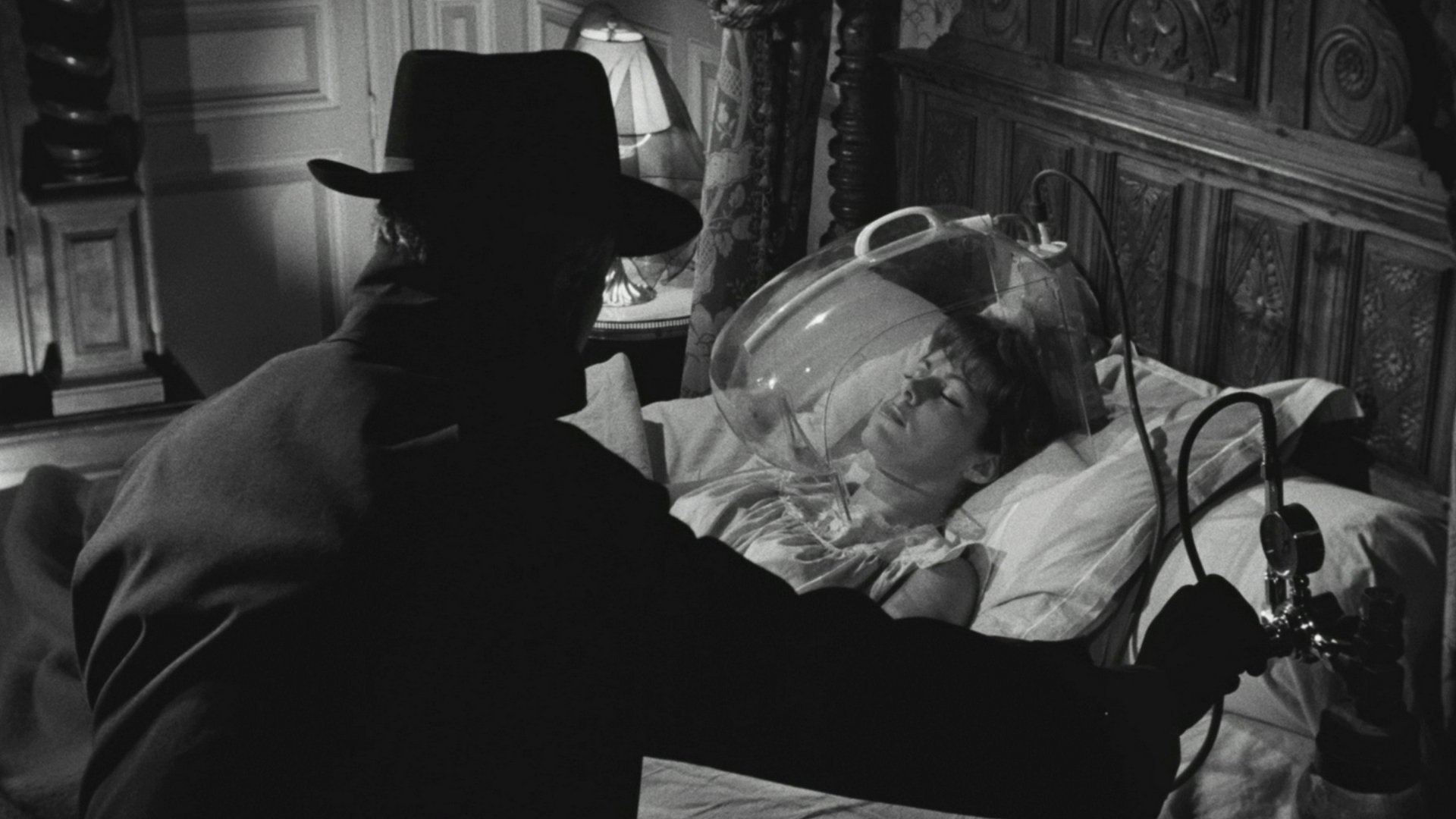 Spotlight on a Murderer Background