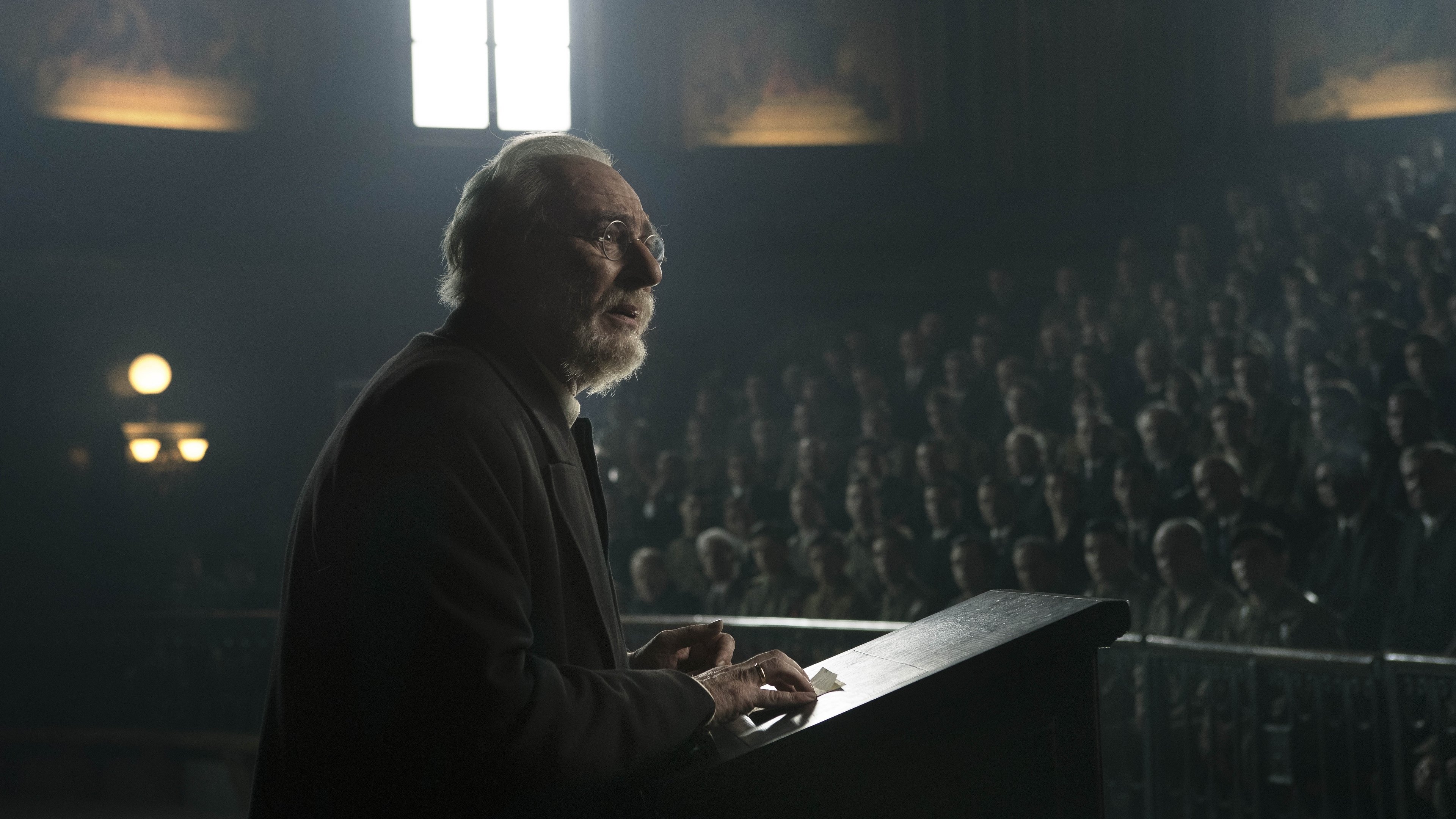 Mientras dure la guerra Background