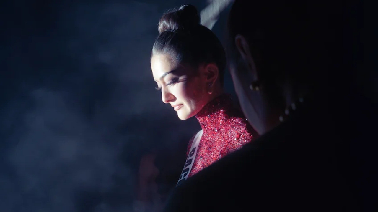 A Queen’s Runway Background