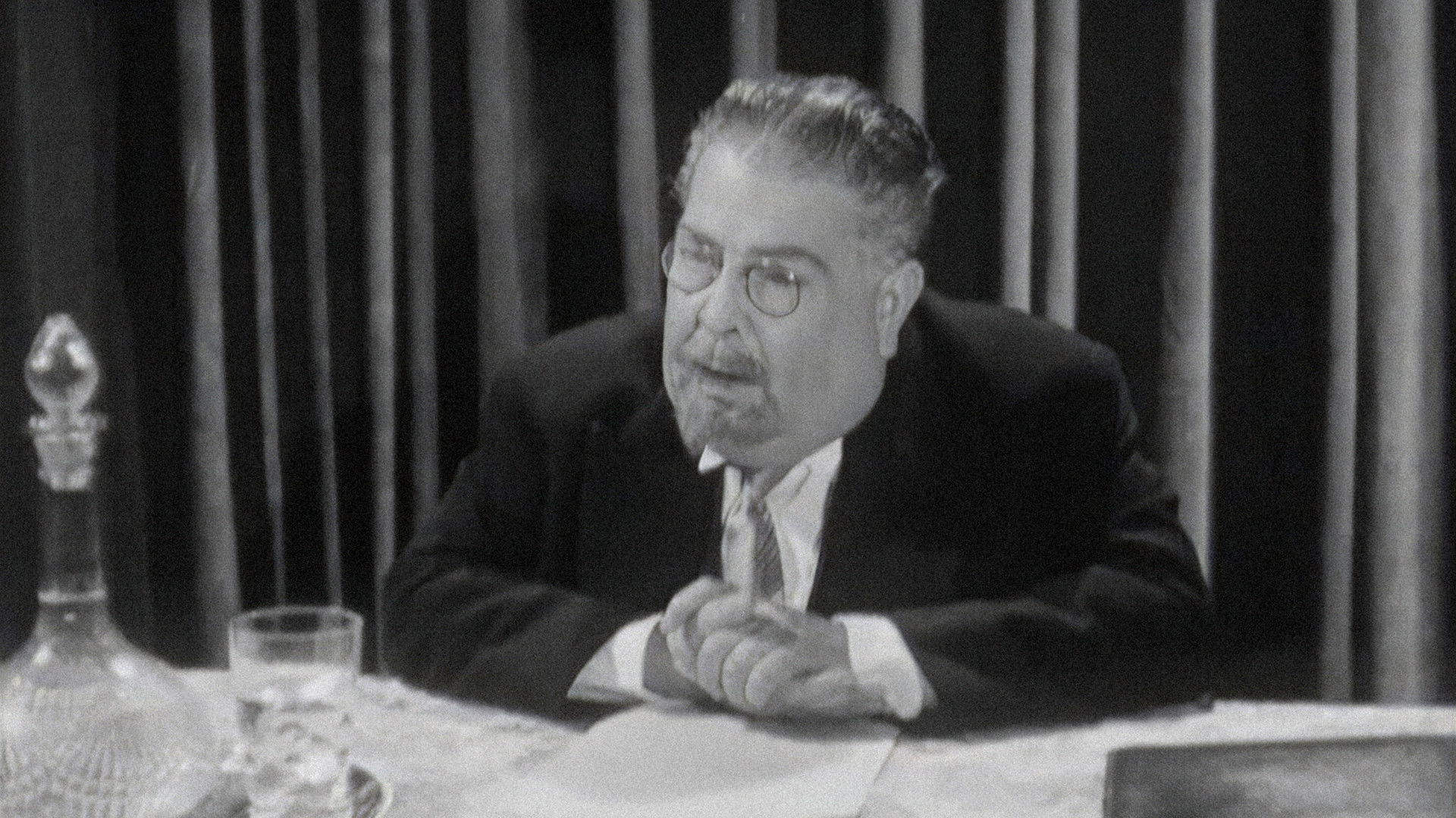 Confissões de um Analfabeto Background