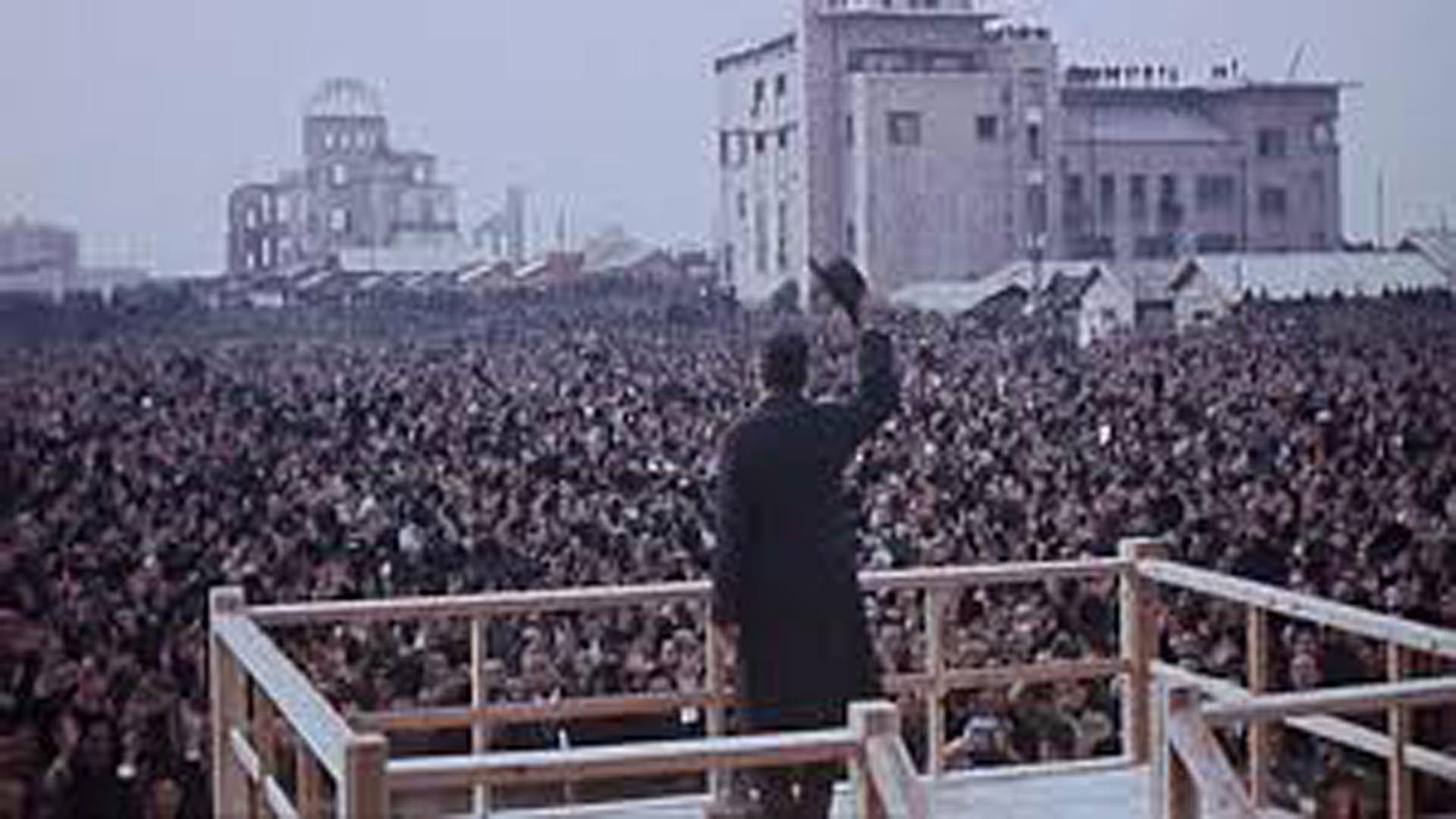 Le Japon, l'empereur et l'armée Background