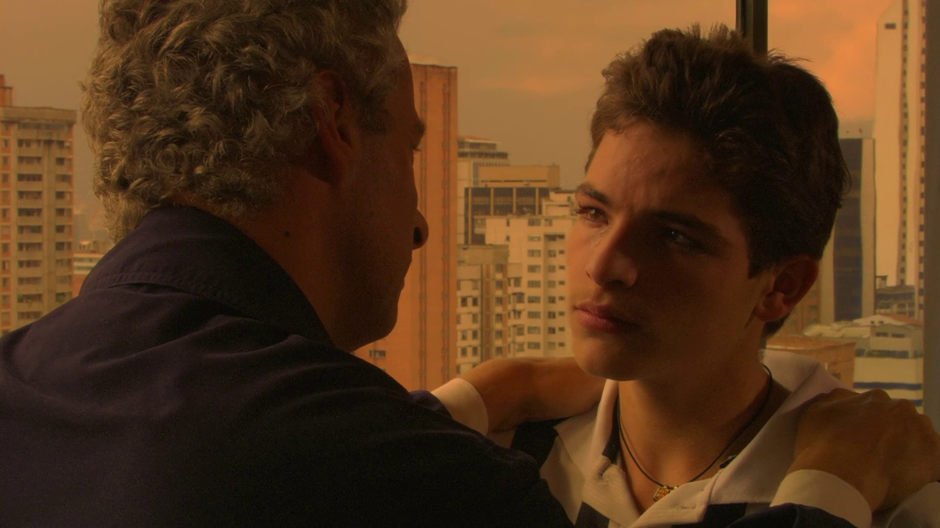 La virgen de los sicarios Background