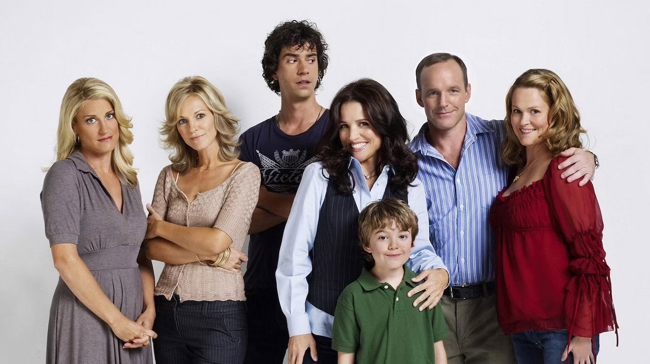 The New Adventures of Old Christine Background