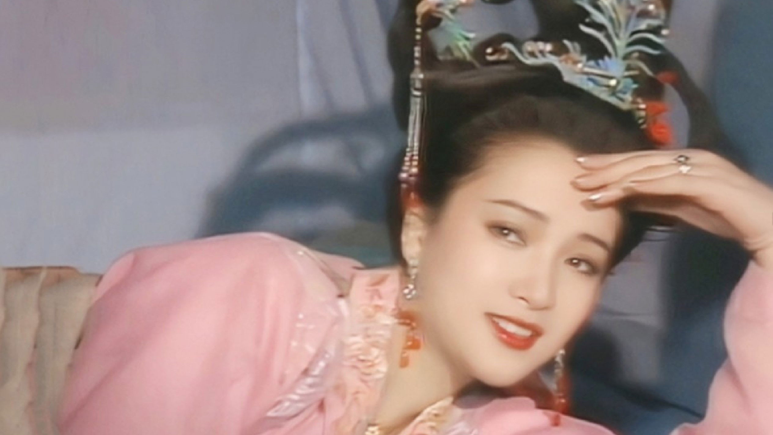 李师师 Background