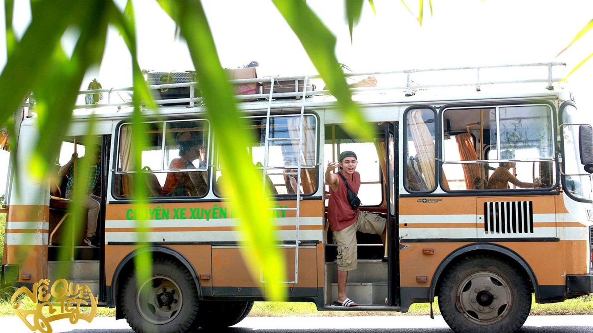 Going Home for Tet Background