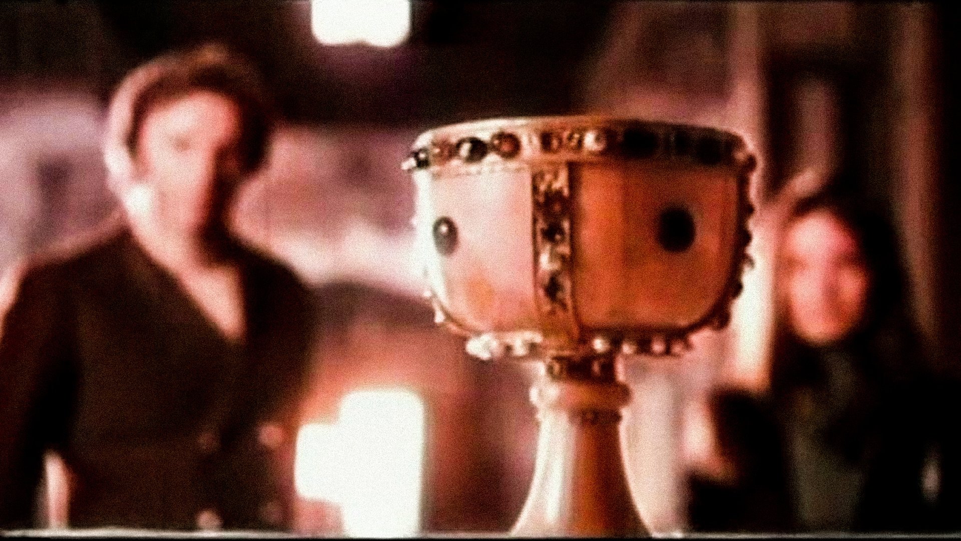 La encadenada Background