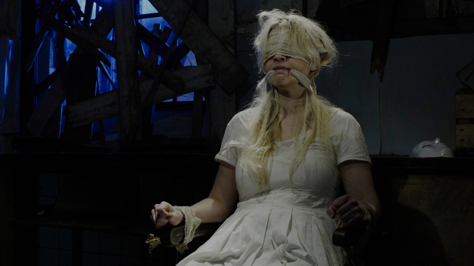 El oscuro lugar donde habitan Background