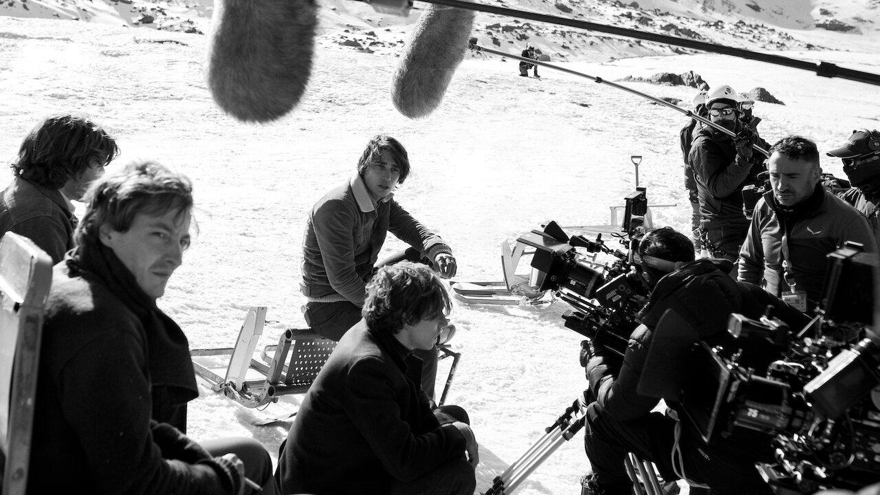 La sociedad de la nieve: ¿Quiénes fuimos en la montaña? Background