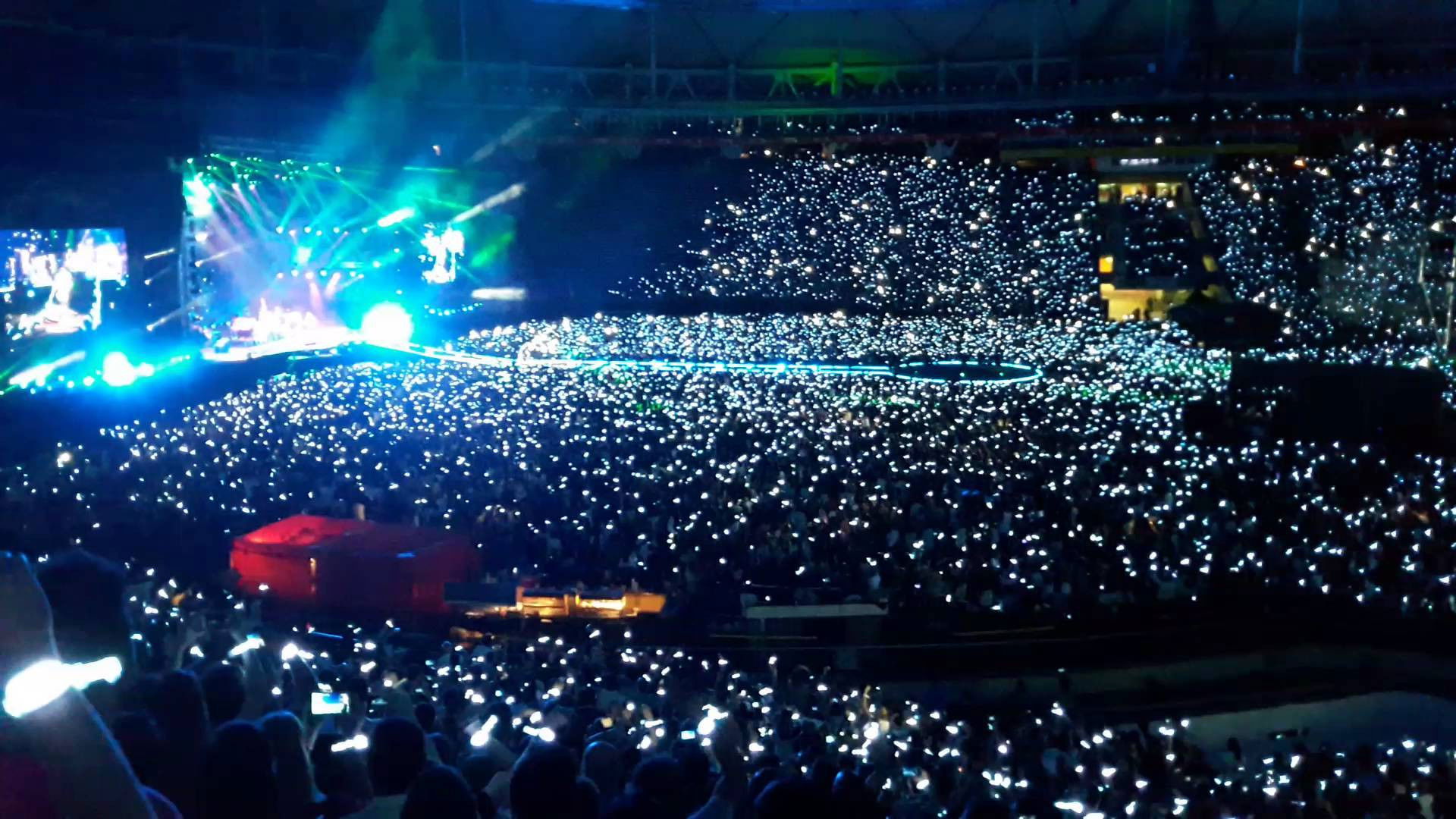 Coldplay: Live at Pasadena Rose Bowl 2016 Background