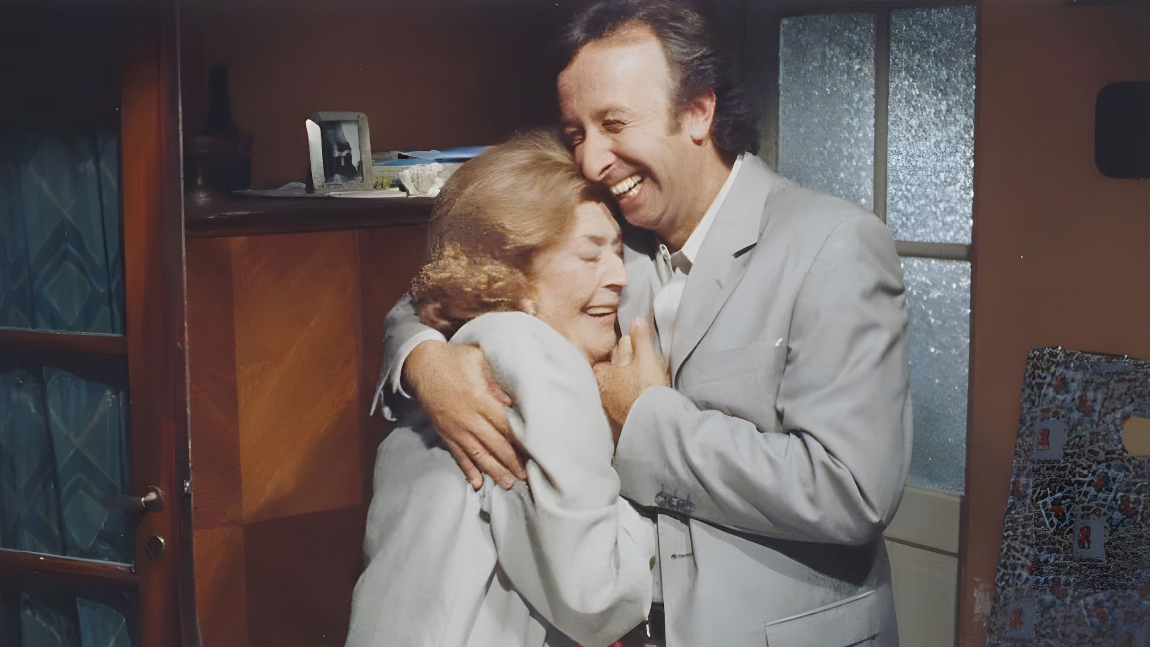 Conversaciones con mamá Background