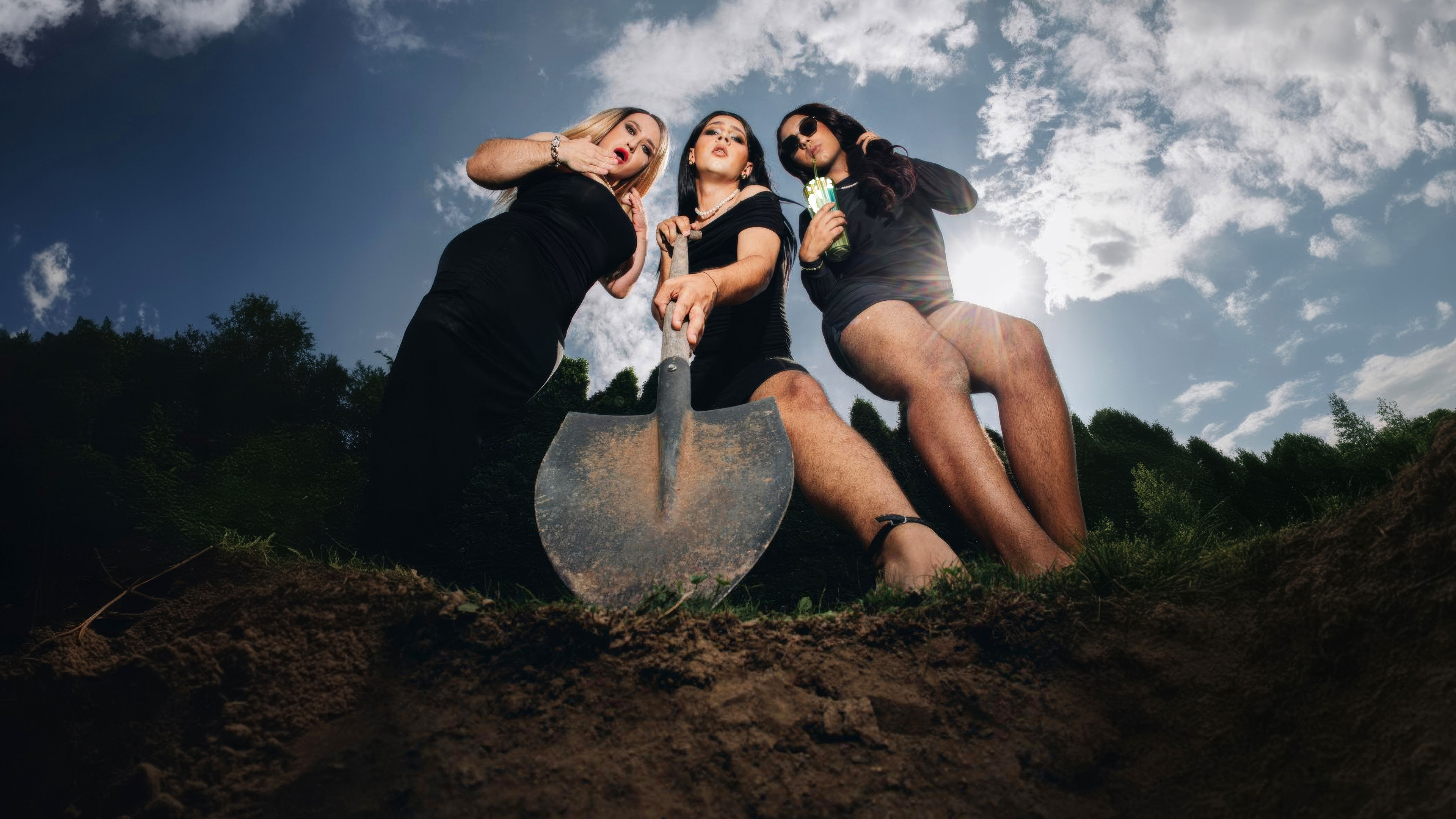 Ďábelské cikánky Background