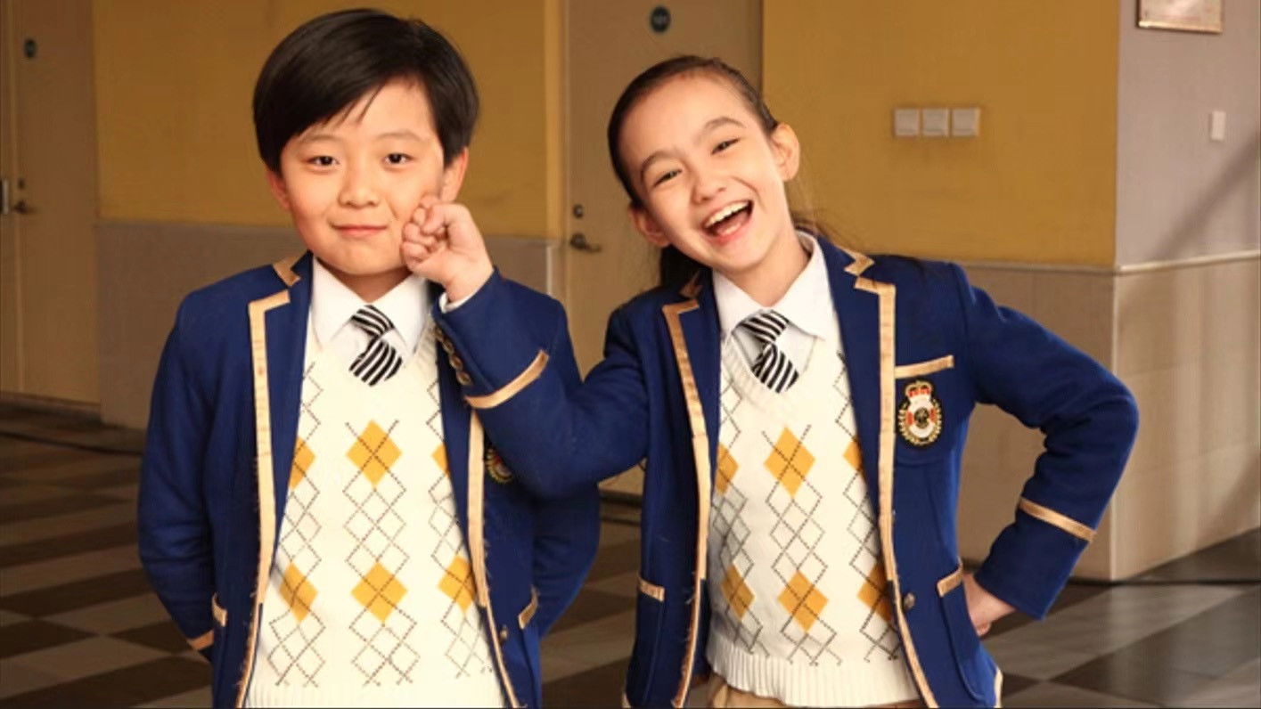 星际精灵蓝多多 Background