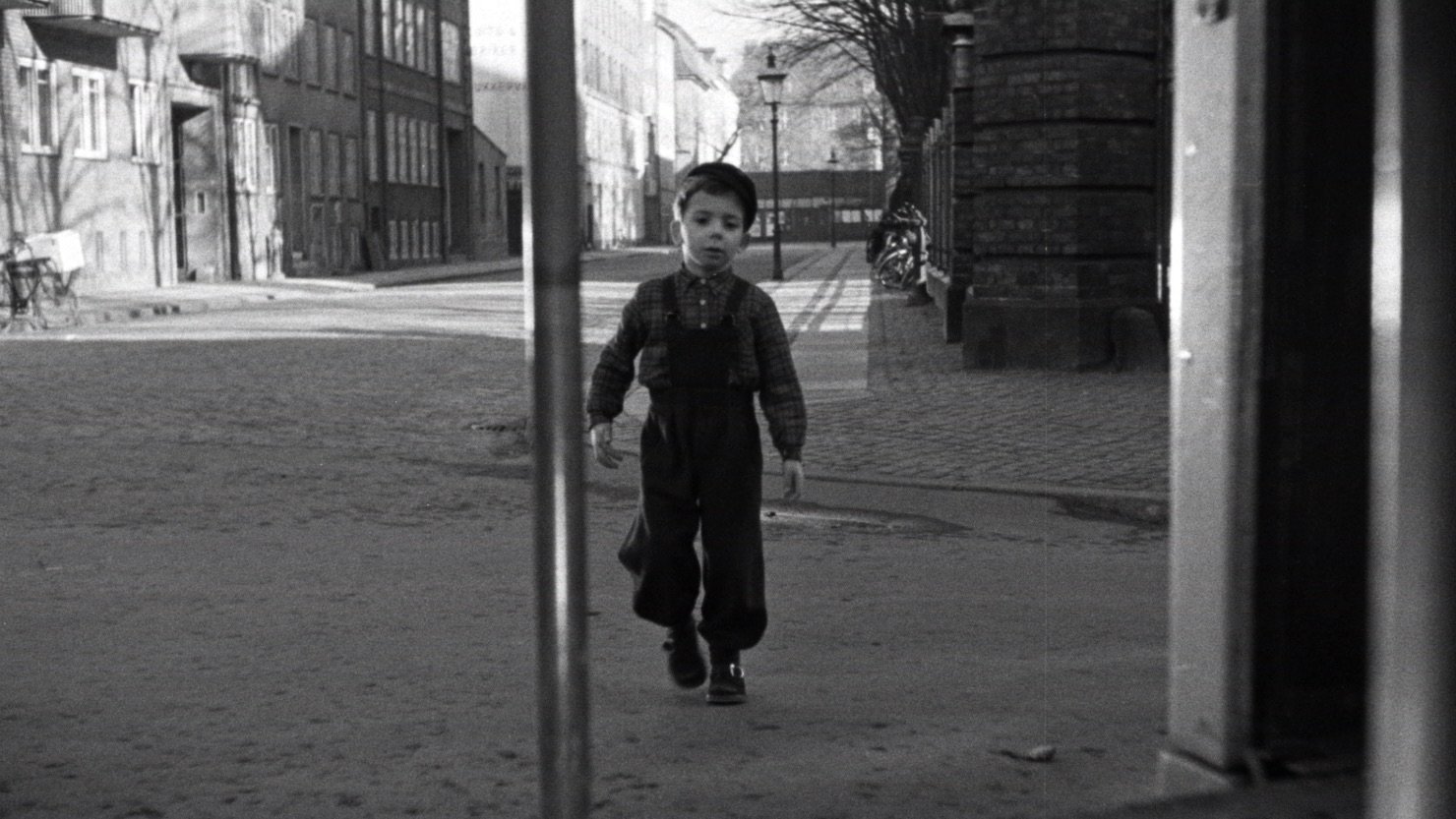 Palle Alone in the World Background