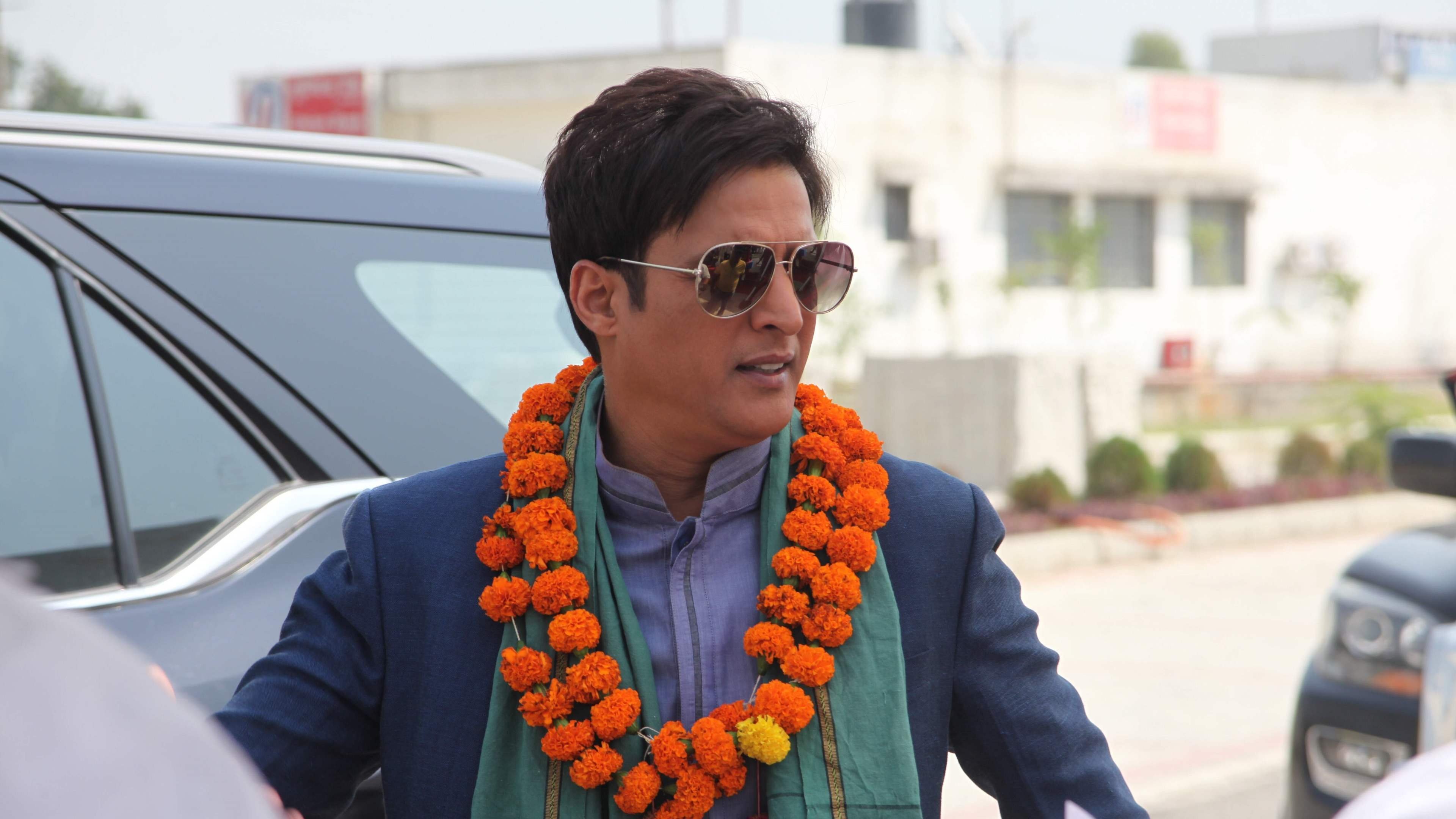 Family of Thakurganj Background