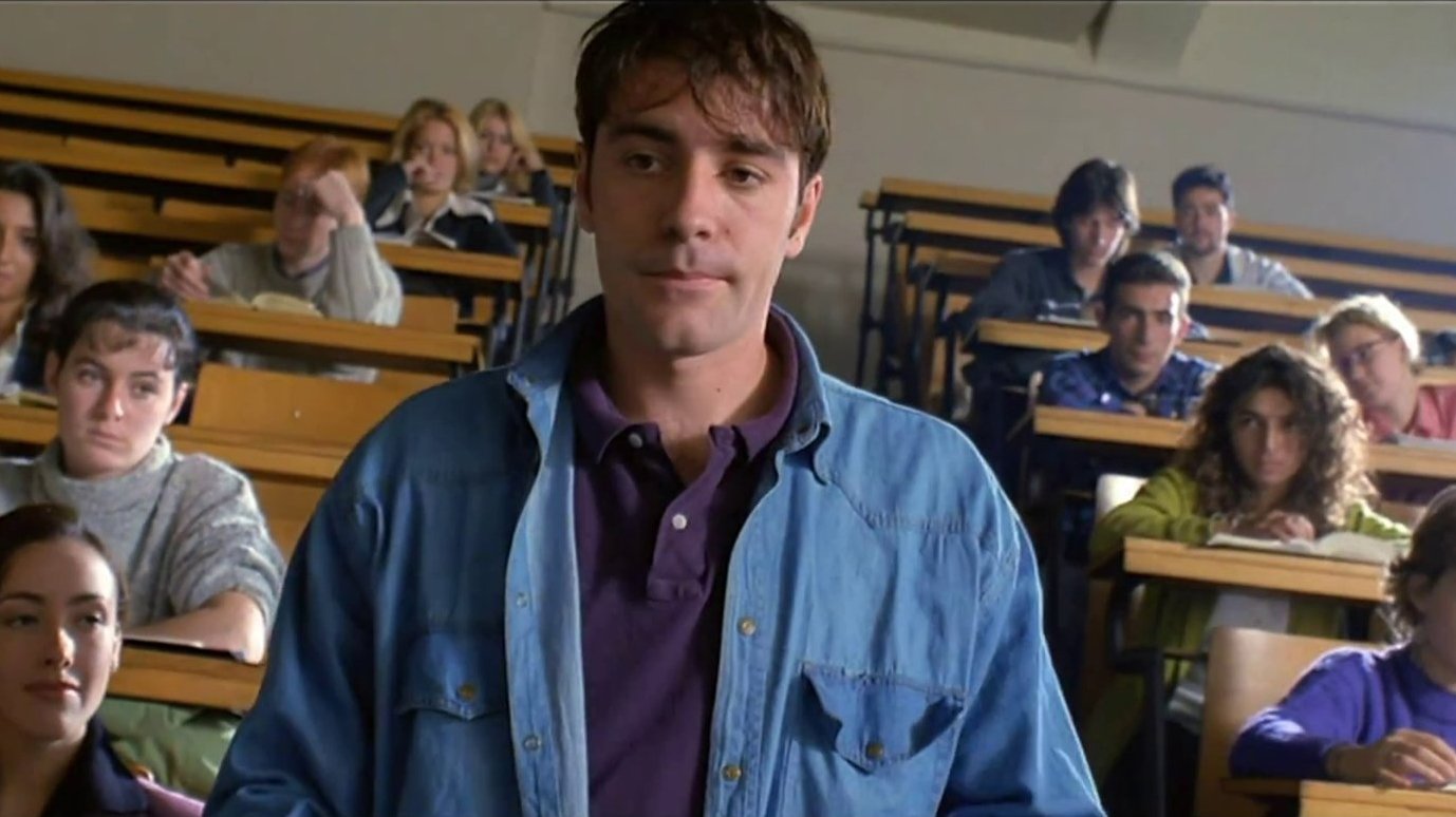 Tutti giù per terra Background