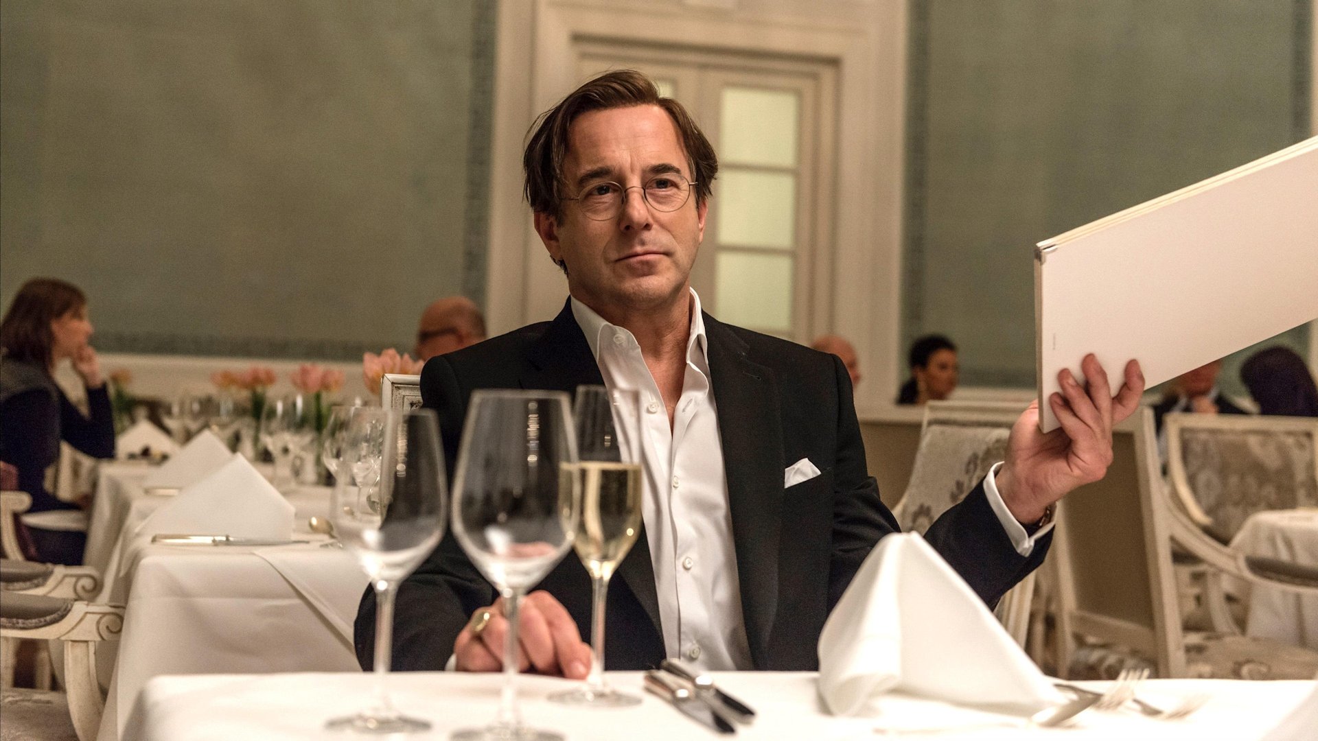 Allmen and the Pink Diamond Background